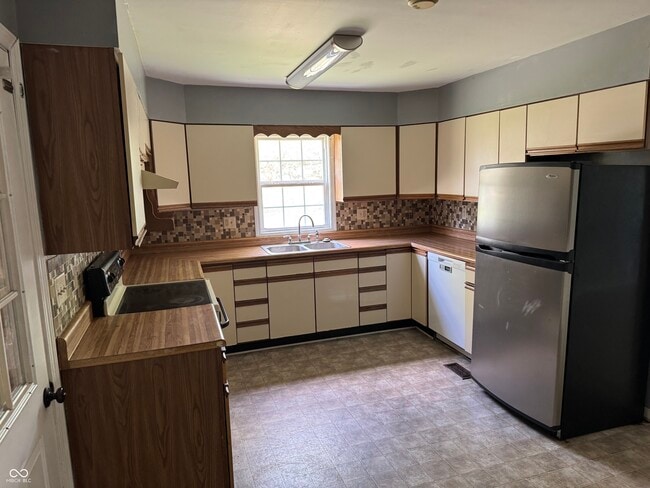 Photo - 603 E Clyde St