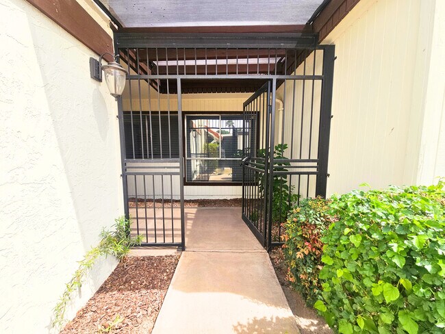 Photo - 920 W Solcito Ln