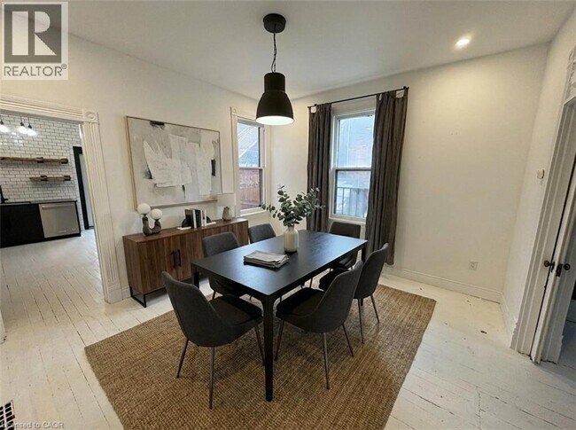 Photo - 164 Catharine St N