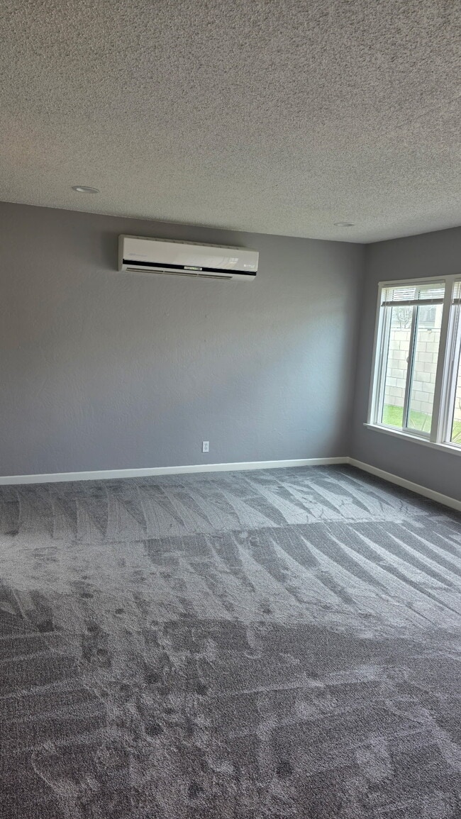 Photo - 17030 Woodruff Ave Unidad 17030