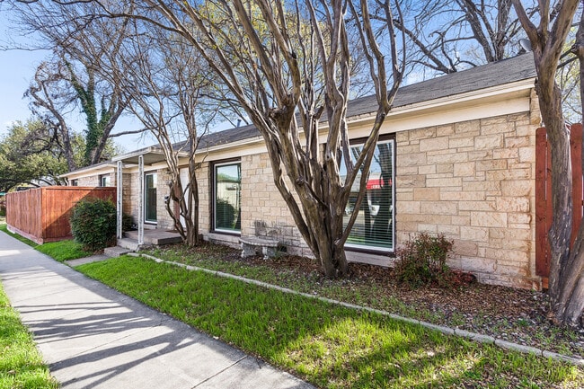 Photo - 6950 Hillcrest Ave Unit 1