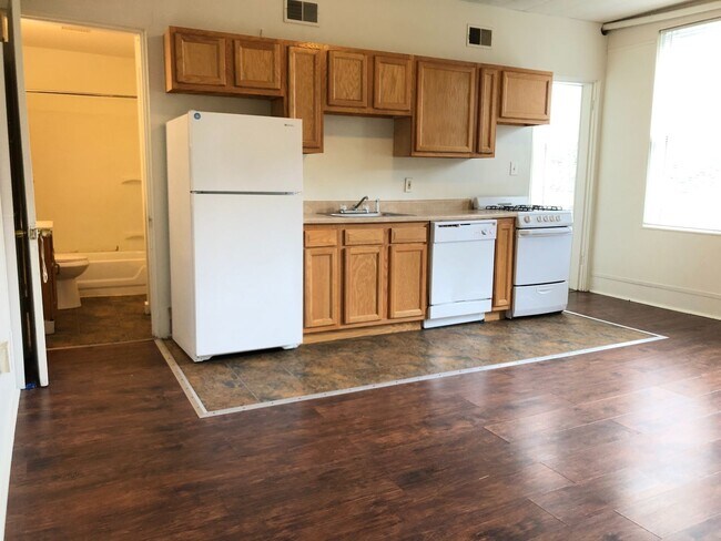 Photo - 4521 Centre Ave Unit #1