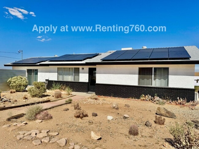 Spacious Home with Solar Panels!! - Spacious Home with Solar Panels!!