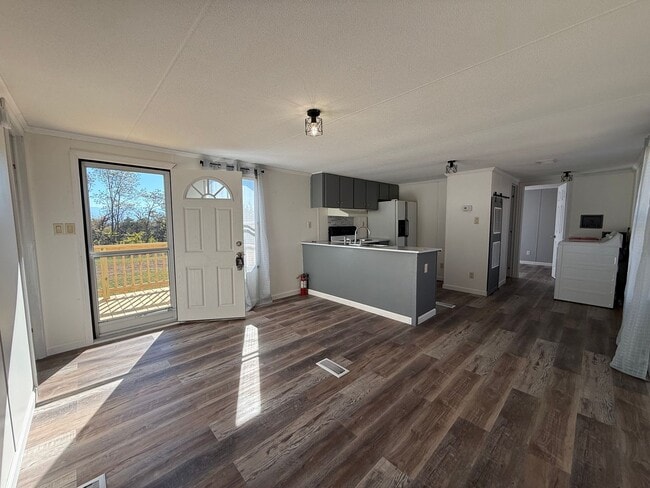 Photo - Newly remodeled 2 bedroom 1 bathroom mobil...