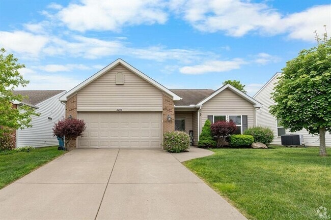 Building Photo - 3BR + Den + Biggest Fenced Yard in Neighbo... Rental