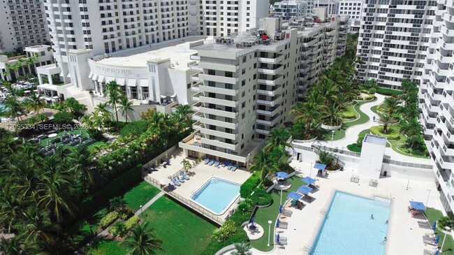 Photo - 1621 Collins Ave Unit 205