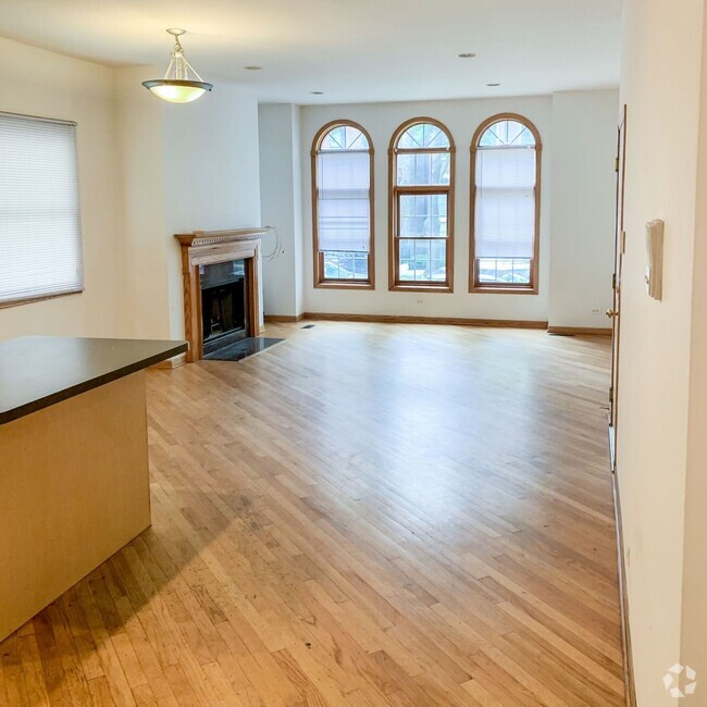 Building Photo - 2737 N Wayne Ave Unit 1S Rental