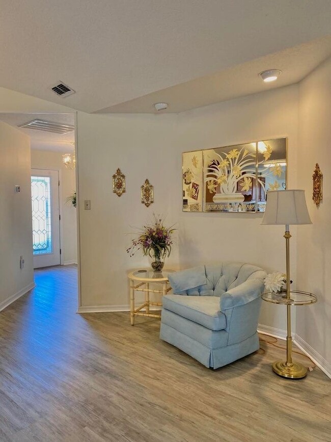 Photo - Beautiful, Furnished 2/2 Home For Rent in ...