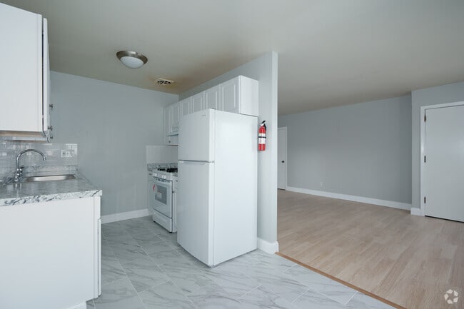 1BR, 1BA 950SF