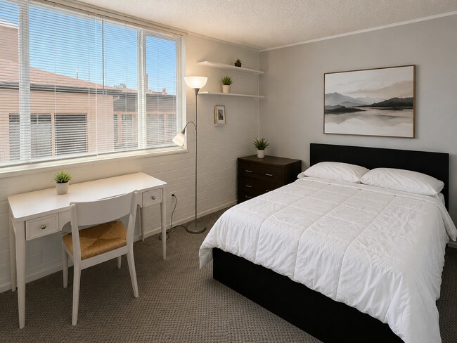 Photo - 540 Kelton Ave Unidad 204