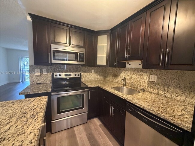 Building Photo - 300 Gardens Dr Unit 104