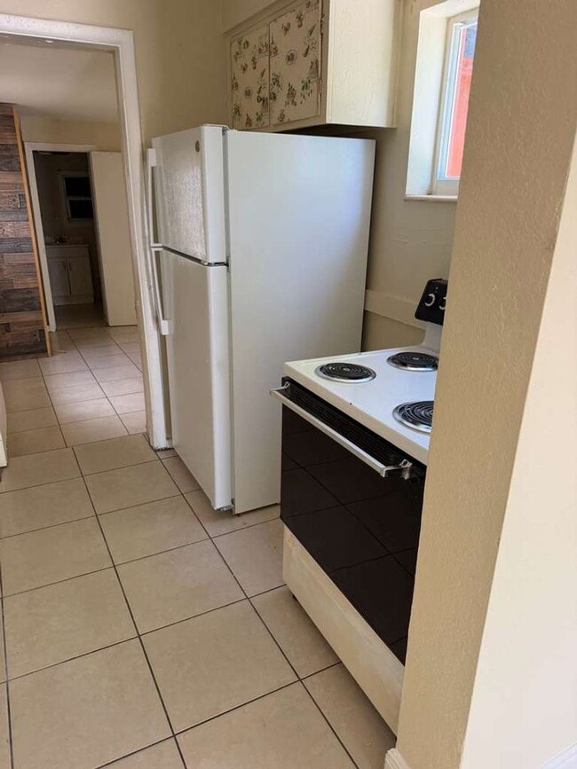 1736 Lauderdale Manor Dr