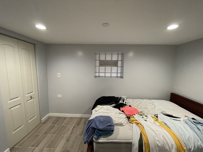 Bed room - 2254 S Albany Ave Unit Basement