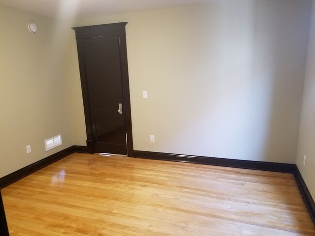 2919 Portland Ave Unit B - Room