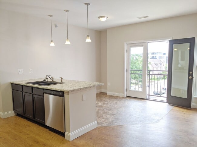 Photo - Sixth &amp; Washington