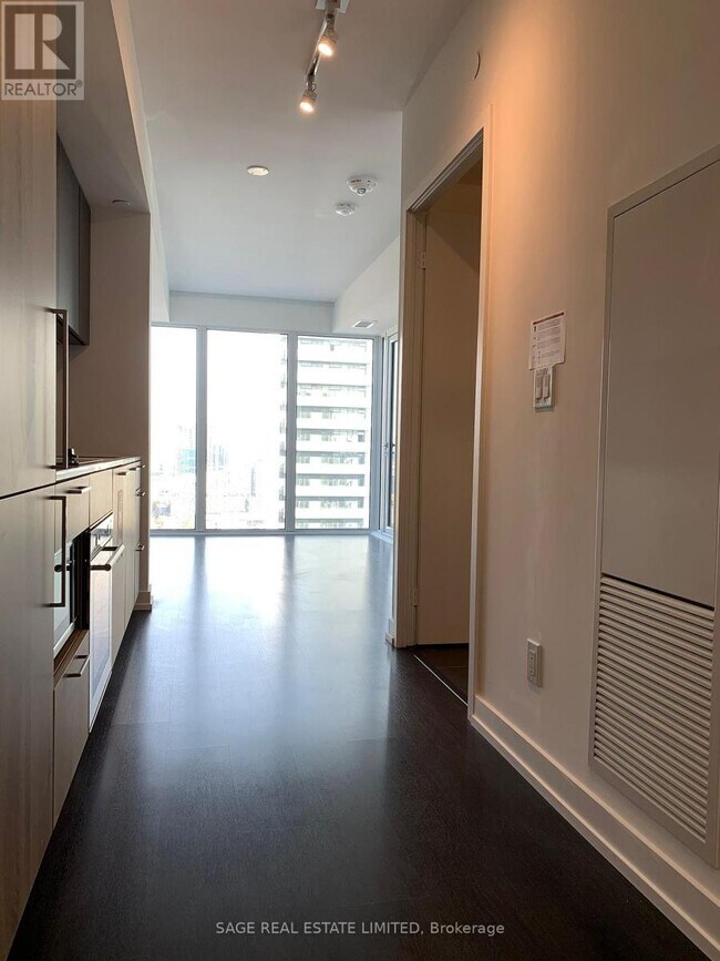 Photo - 19 Western Battery Rd Unit 3122