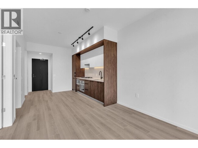 Photo - 2729 Kingsway Unit 4XX