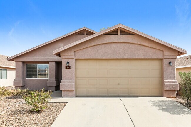 Building Photo - 1646 E St Apollonia St Rental