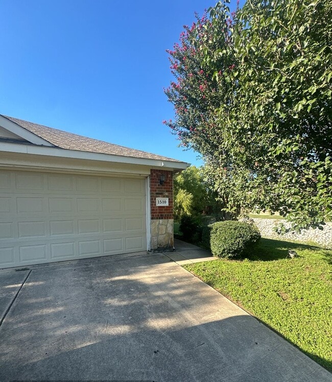 Building Photo - 1510-1512 Piedmont Drive Unit 1510