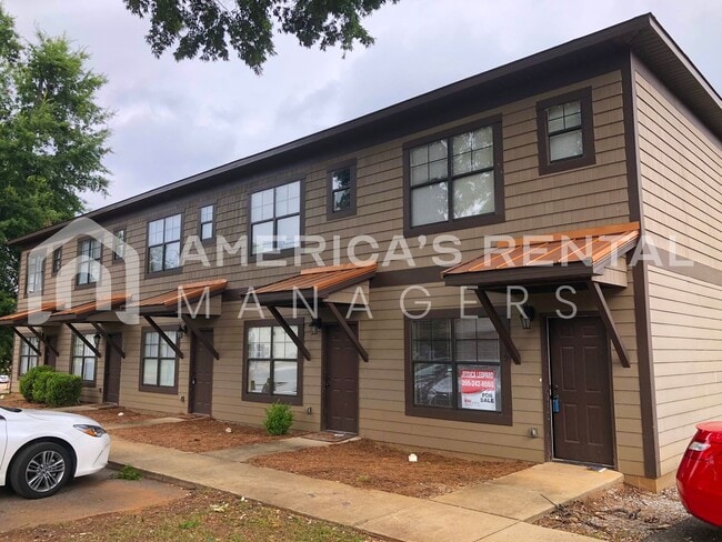 Building Photo - Townhome For Rent in Tuscaloosa, AL! &nbsp;View with 48 Hours Notice!
