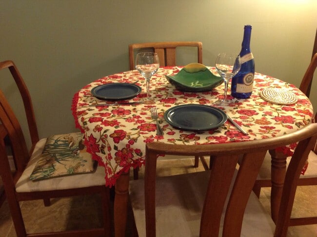 open dining area - 6483 Edinburgh St