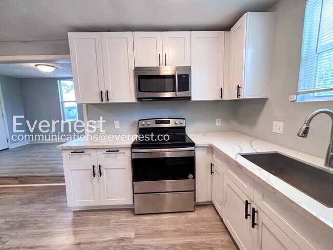 4318 1st St Unit B