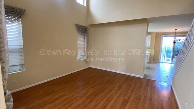 Photo - 1367 Gwerder St