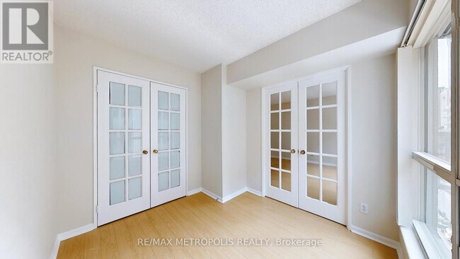 Photo - 7 Carlton St. Unit 810