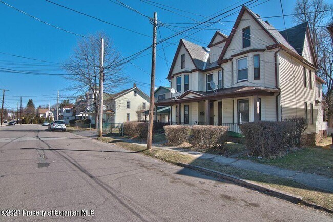 Photo - 1418 Capouse Ave