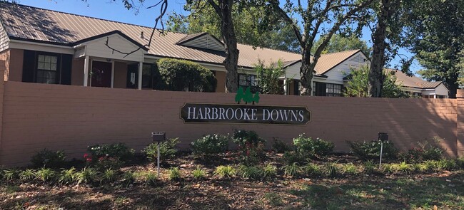Building Photo - 2 bedroom 2 bath condo $1100.00 Unit 24D
