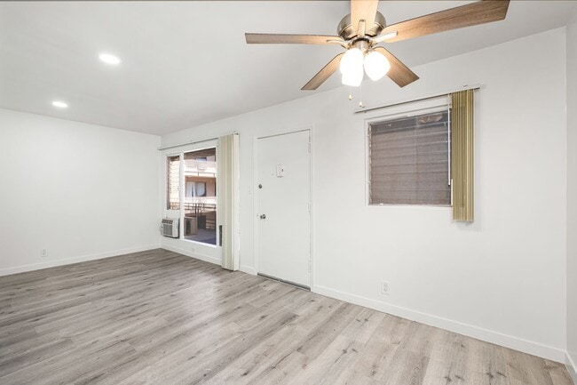 970 Menlo Ave