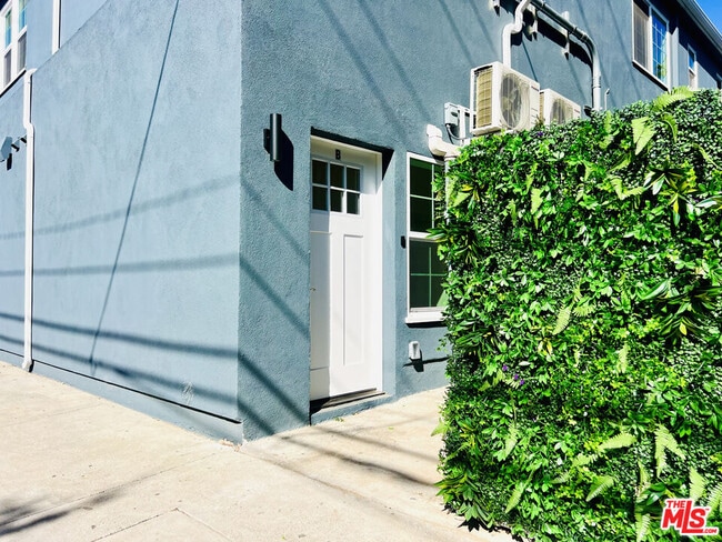 Photo - 938 W Glenoaks Blvd Unit B