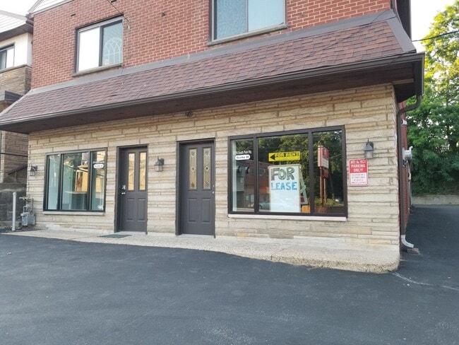 Building Photo - 2774 S Park Rd Unit Right Looking