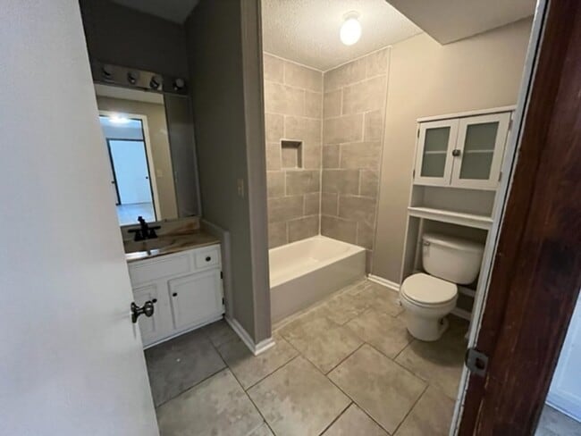 Photo - Renovated 1 Bedroom 1 Bath Loft for Rent!!