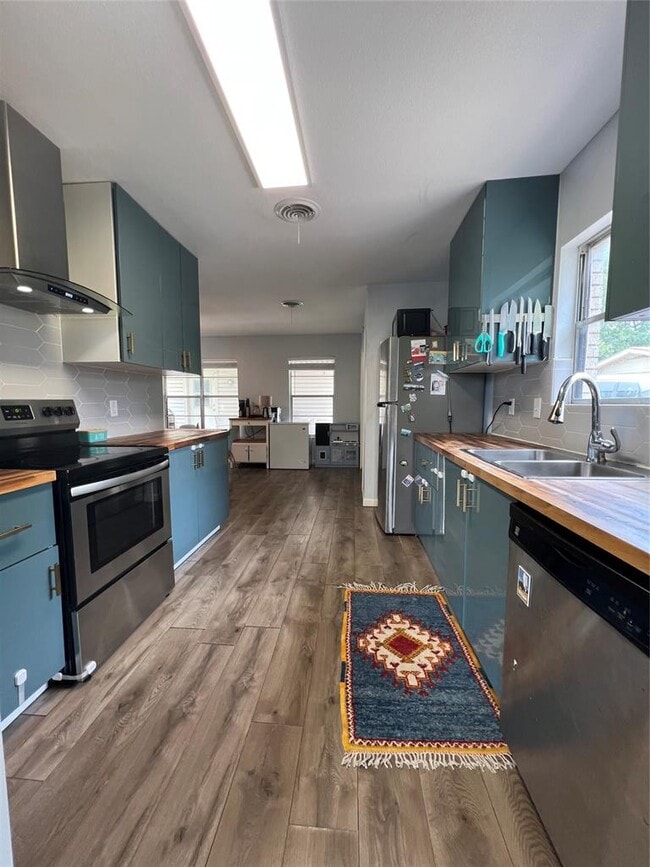 Photo - 11702 Oak Trail