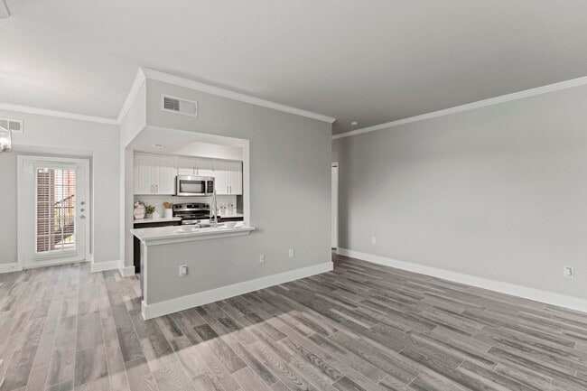 Building Photo - Main Character Apartment Unit HLD3
