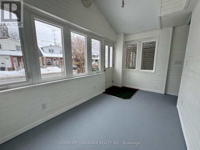 Photo - 1138 Woodbine Ave
