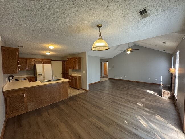 Photo - 1303 Fox Run Dr