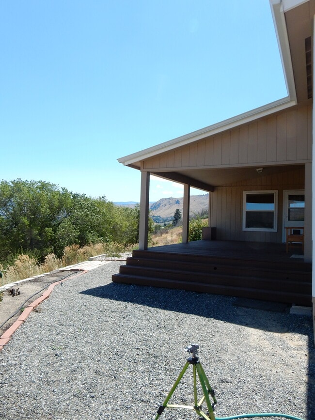 Photo - 2121 Springwater Avenue