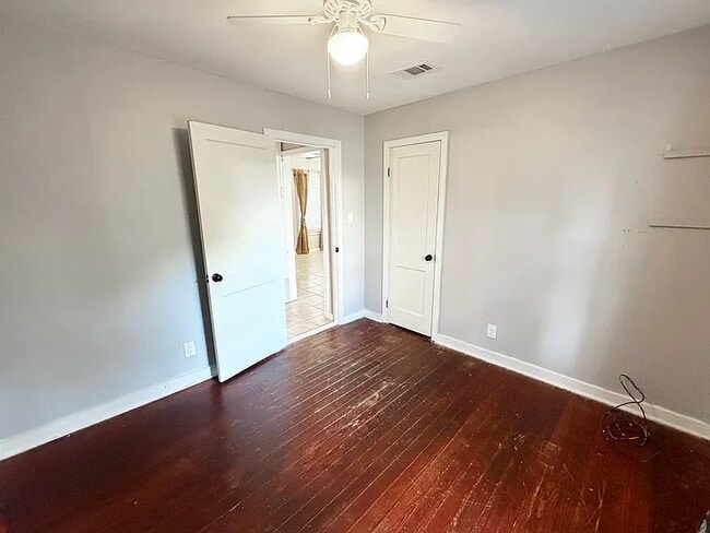 1814 W La Rua St