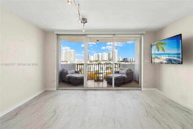 Photo - 3703 NE 166th St Unit 904