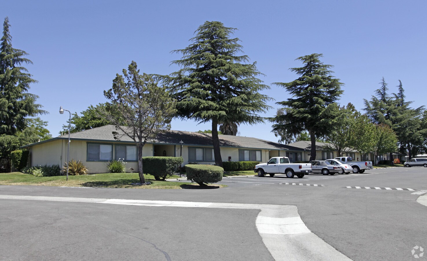 Driftwood Garden Apartments - Driftwood Garden Apartments
