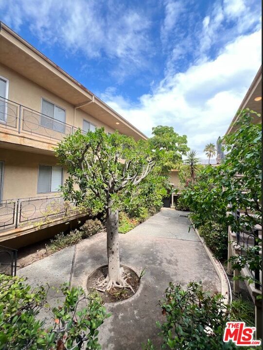 Photo - 2637 S Centinela Ave