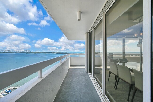 Photo - 1627 Brickell Ave Unidad 2507