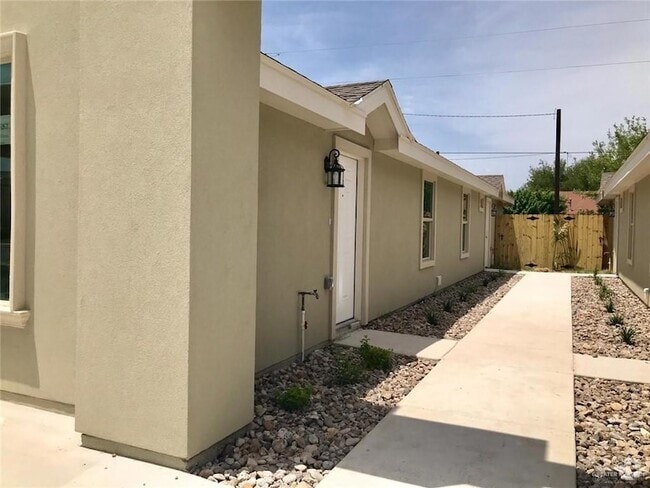 Building Photo - 2211 Taxco Ct Unit 4 Rental