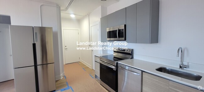 Building Photo - 1349 W Estes Ave Unit 4H Rental