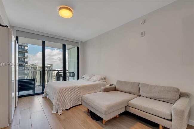 Photo - 1010 Brickell Ave Unidad 3510