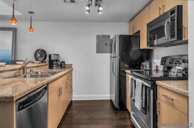 Photo - 425 W Beech St Unit Acqua Vista