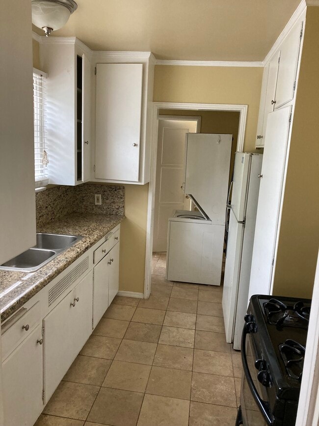 Building Photo - 1526 E Wilson Ave Unit Detached House