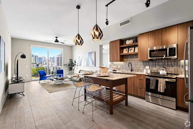 Building Photo - 525 NE 7th St Rental